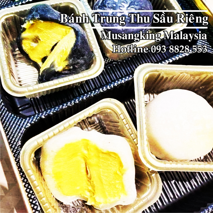 Banh-trung-thu-sau-rieng-Musang-King-Blackthorn-Snowy-Mooncake-Malaysia